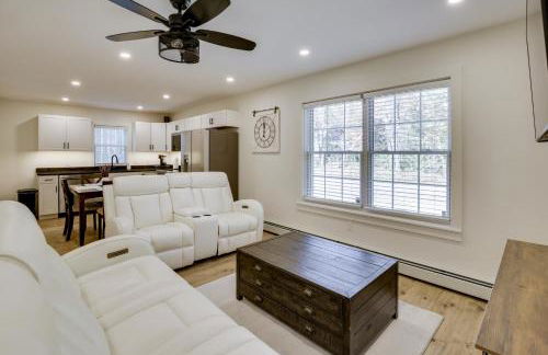 Wooded Retreat with Pet-Friendly Yard in Standish - Foto 7