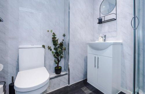 Modern 1BR Apartment in Central Warrington - Foto 40