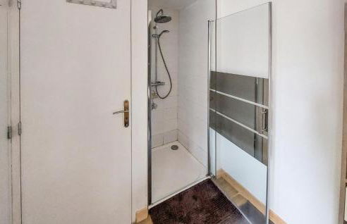 Beautiful Apartment In Saint-Evarzec - Foto 18