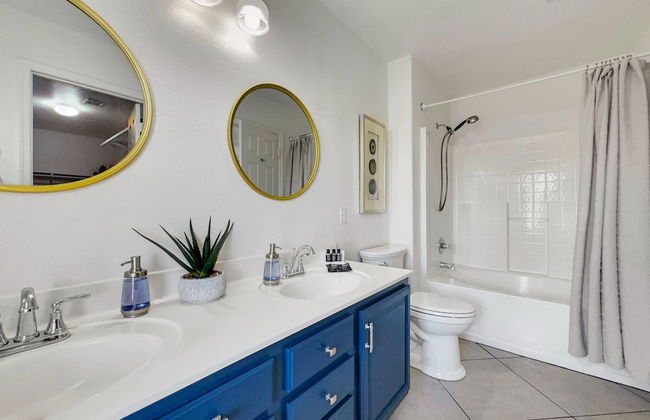 La Pryor Gilbert - Photo 24