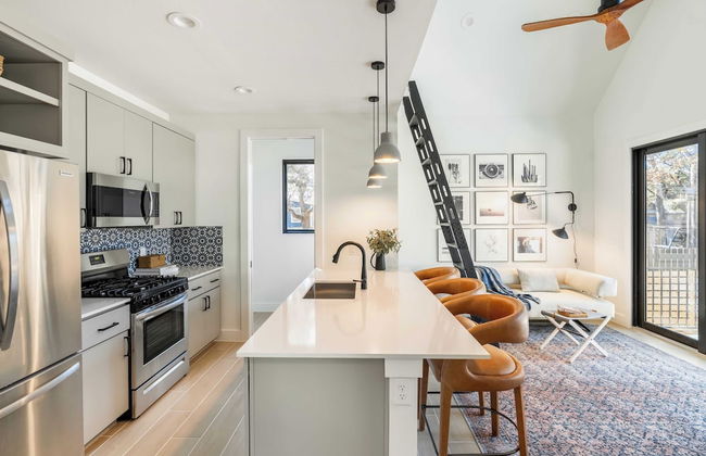 Modern Retreat w/ Pool, Guest House & Deck Lounge Henley by Avantstay - Foto 15