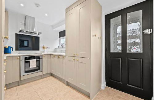 Near Warwick Hospital, Cozy Studio, Free Parking - Foto 10