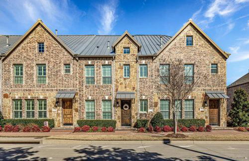 Luxury & Highly furnished upscale w Patio & Garage - Foto 31