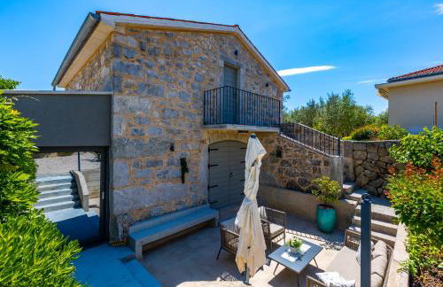 Luxury Jerini Barn - Photo 23