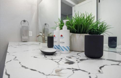 Lakefront Topsider Condo w/ Boat Slip, 2 Pools & Large Deck - Foto 41