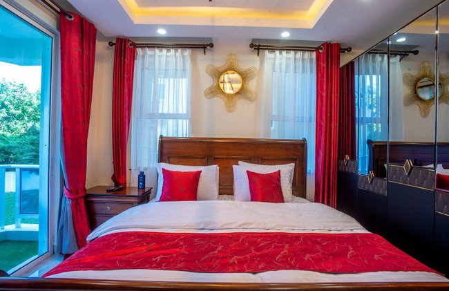 Lux Suites Hayana Palm Apartments - Photo 7