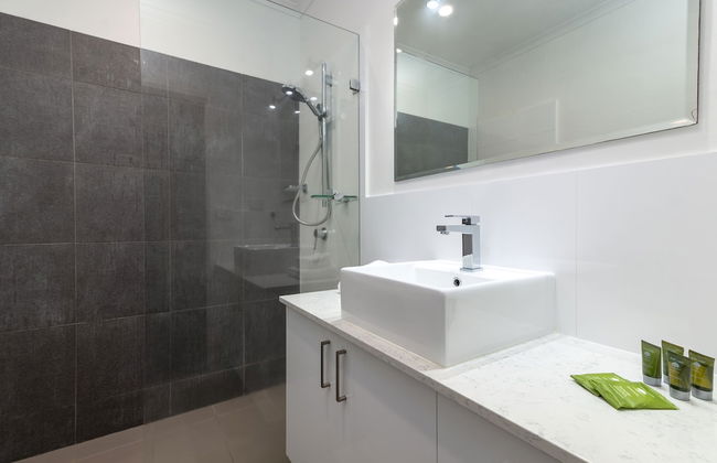 Seascape Holidays – 3 Reef Terraces on St Crispins - Foto 16