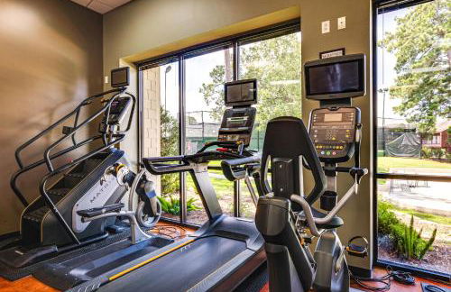 Lake Conroe Condo with Pool Access and Balcony! - Foto 24