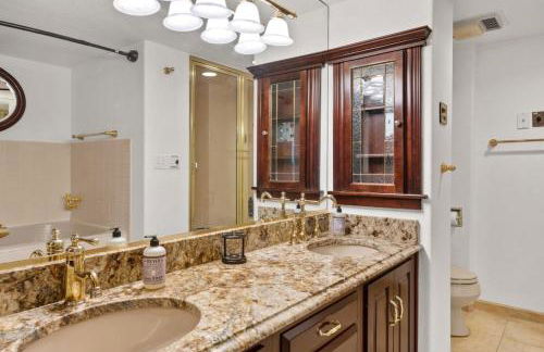 City Center Oasis Prime Location with Views - Foto 28