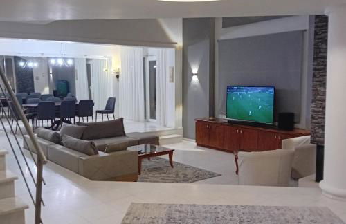 Villa Stef Lux - Πολυτελής Βίλα 8 - 10 ατόμων με Εσωτερική Πισίνα περιοχή Αεροδρομίου - Περαίας Θεσσαλονίκη - Photo 46