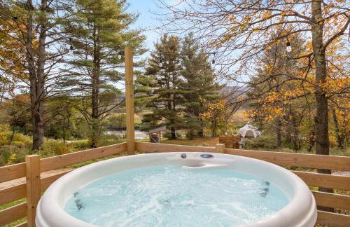 Riverside Tiny House with hot tub near Stowe - Foto 42