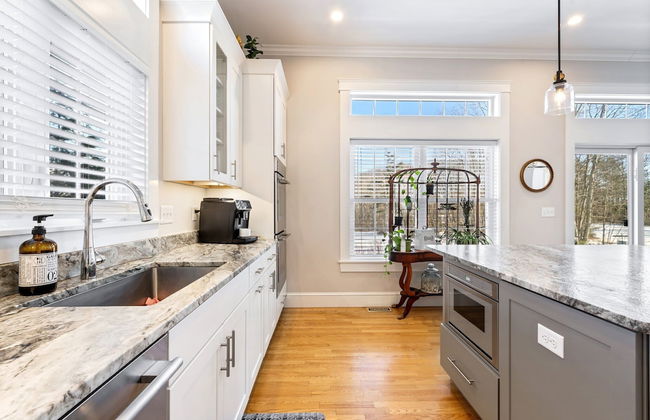 Golf-front Personal Arcade Hot tub Outdoor Kitchen - Photo 15