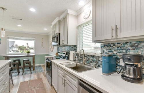 Less Than half Mi to Beach! Hot Tub Haven in Galveston - Foto 9