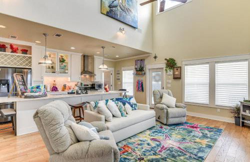 2 Blocks to Shore Crystal Beach House with Yard! - Foto 1