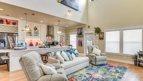 2 Blocks to Shore Crystal Beach House with Yard! - Foto 1