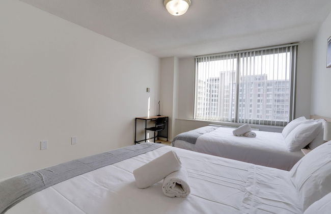 Stylish Comfort Condo in Crystal City - Photo 8