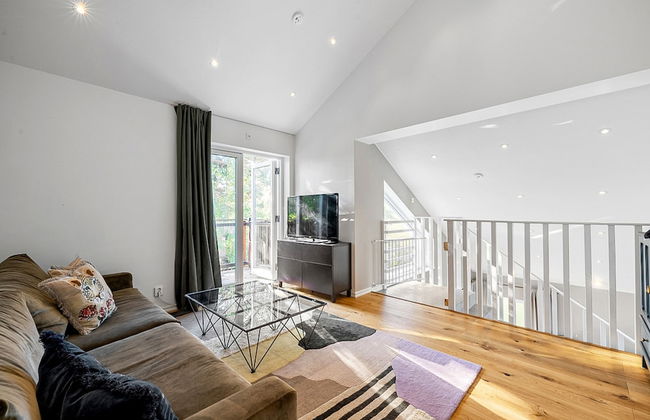 Modern Villa With Jacuzzi - Photo 14