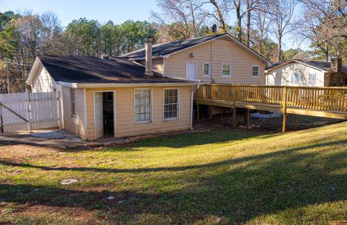 Charming 3 Bedroom Home with Spacious Living and Convenient to Shopping & Interstate - Foto 3