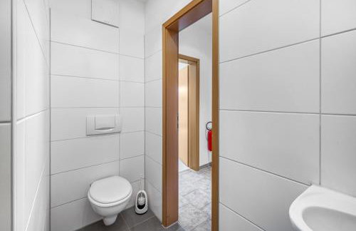 LeHaStays - Apartments Buckau 16a I Küche I Smart TV mit Netflix I toller Innenhof - Photo 16