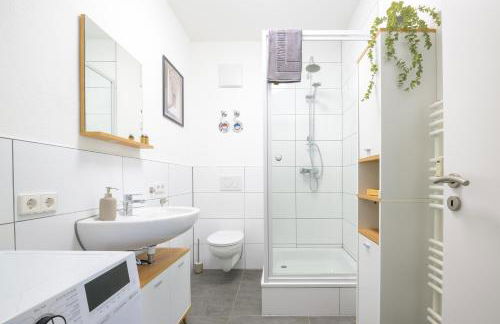 Apart4me Modern Apartment Geislingen zentral mit Parkplatz - Foto 32