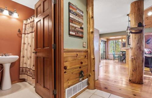 Winter Hideaway Lakeside Cabin Snowmobile - Foto 26