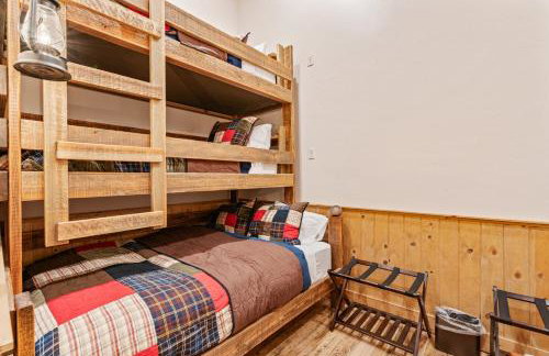 Historic Yellowstone Saloon - Foto 63