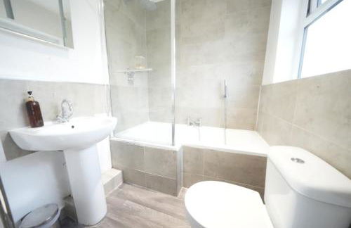 Private Rooms-Private Bathrooms-Near Airport- CABIN CREW paradise - Foto 4