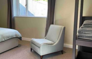 Larks Leaze Lodge, Steeple Ashton, Wiltshire - Photo 34