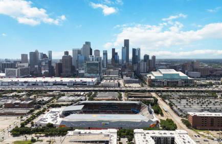 Resort vibe with Pool and Hot tub Downtown skyline views - Photo 19