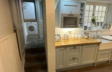 Little Monmouth 4 bedroom cottage, Old town Lyme Regis, dog friendly and parking - Photo 13