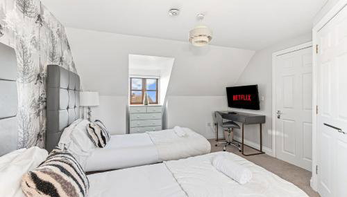 Loughton House - Central Location - Driveway Parking, Self-Check-In, Garden, Super-Fast Wifi and Smart TVs by Yoko Property - Foto 4
