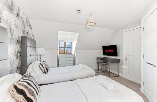 Loughton House - Central Location - Driveway Parking, Self-Check-In, Garden, Super-Fast Wifi and Smart TVs by Yoko Property - Foto 4