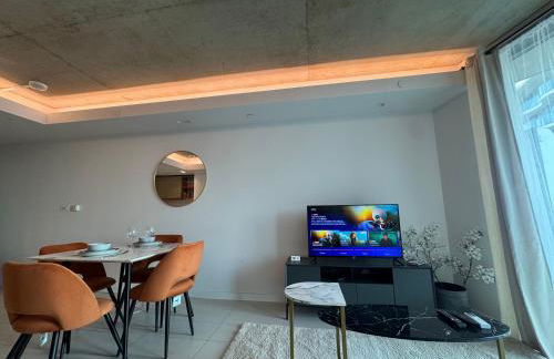 High Floor Modern 1BR Stunning Views Balcony AC Free Parking - Foto 4