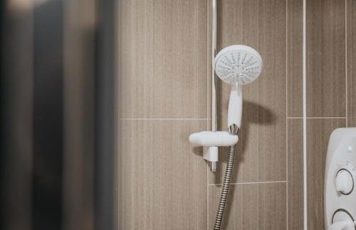 Brimmond Homes - nr to Univ, Hospitals, o2 Apollo, PLAB & 7 mins to City Centre - Stylish, Modern & Secure 2 Bed, 2 Bath Apt with Allocated Free Parking - Foto 45