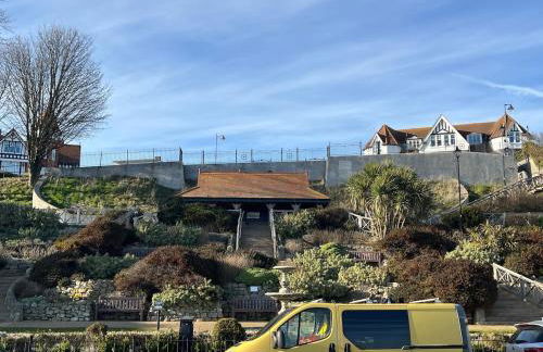 Stylish 3 Bed Apt Sea Views Near the Beach 2B - Foto 47