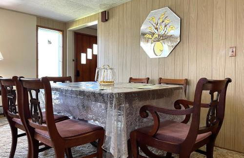 Entire Home in Buffalo - 6 Guests 3 Bedroom 1 Bath - Convenient Location - 25min to Niagara Falls - Foto 12