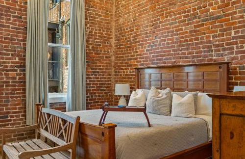 Modern 3BR Condo Walk to Downtown and UT with Parking - Foto 5