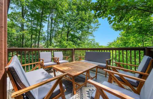 Charming A-Frame Cabin w Hot Tub & Mountain Views - Foto 47