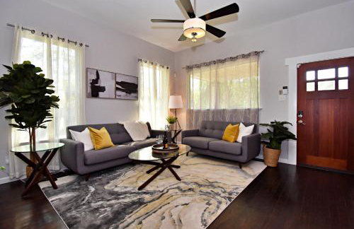 Private Hot Tub - Walk to Pearl - Pet Friendly 3BR - Foto 5