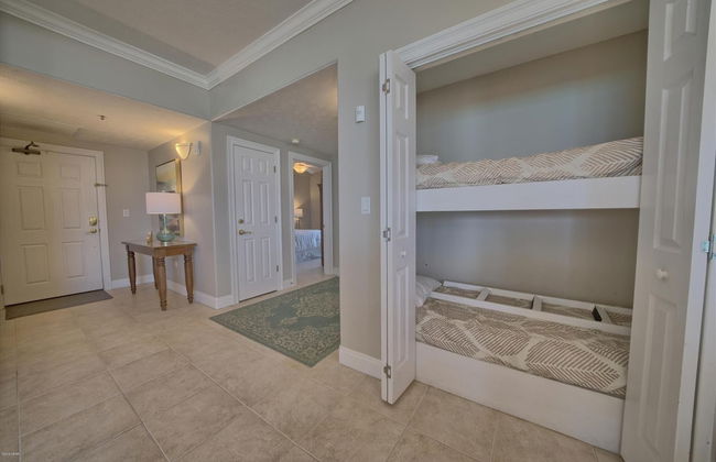 Cozy Condominium with Astonishing View from Spacious Balcony - Unit 0401 by RedAwning - Foto 6