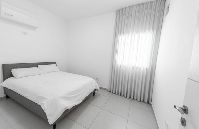 Stunning Sea View 4 BR Apt - Photo 1