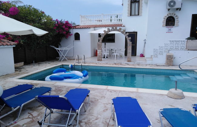 Lovely six Bedroom Villa in Coral Bay - Photo 31