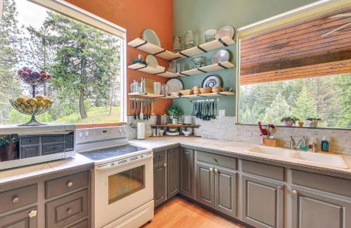 Rustic and Modern Home with Forest Views in Newport! - Foto 9