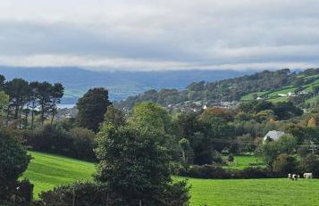 Rostrevor Valley 6-Br Sleeps 20 w Hot Tub & View - Photo 5