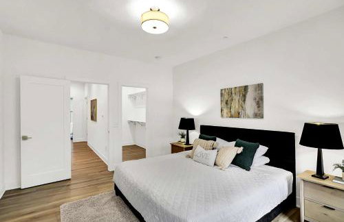 Luxury Townhouse with Fireplace Rooftop Deck Close to Downtown-Family Friendly - Foto 30