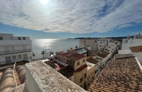 Duplex with spacious terraces and stunning sea views, right next to the beach - Foto 1
