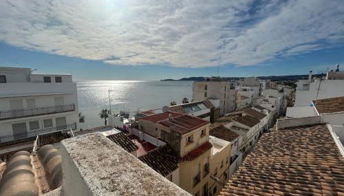 Duplex with spacious terraces and stunning sea views, right next to the beach - Foto 1