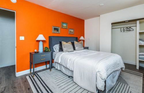 Movie Night 4BR Home with Projector Games & BBQ - Foto 6