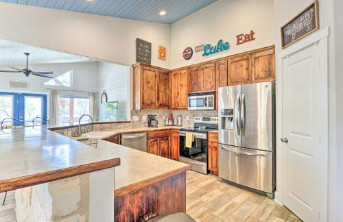 Charming Burnet Cottage with Lake View and Porch! - Foto 10