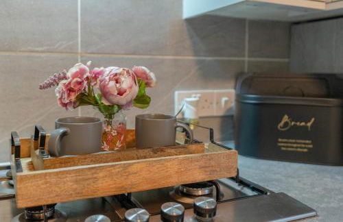 Glenroy Place - sleeps 7, private drive, log burner - Foto 20